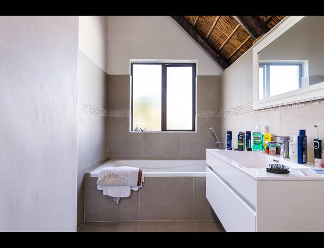4 BEDROOM HOUSE FOR SALE IN WEST BEACH